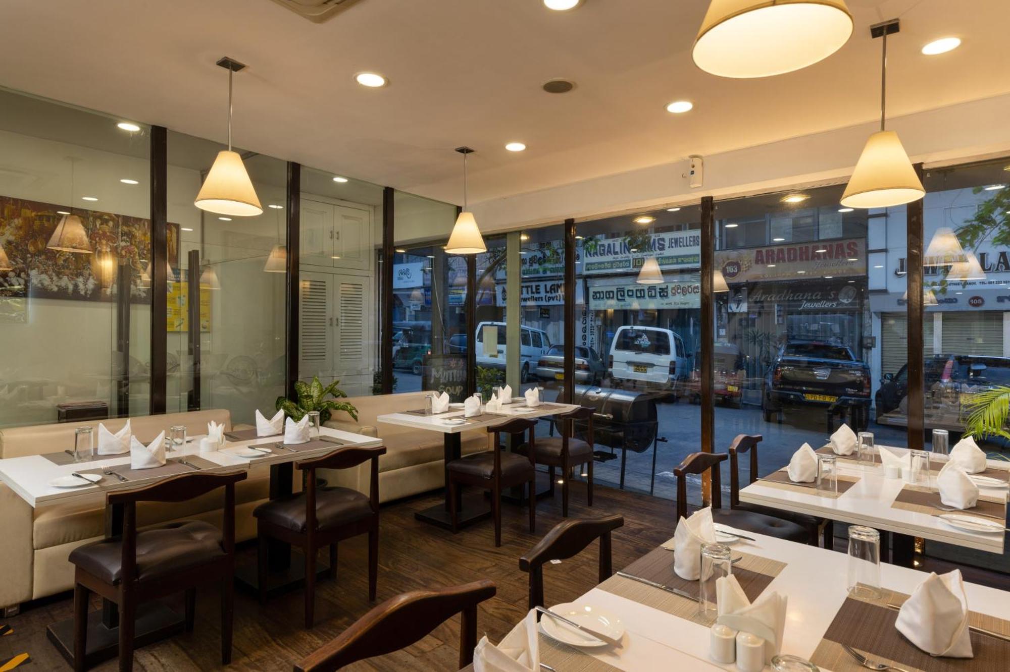 קנדי Cafe Aroma Inn מראה חיצוני תמונה
