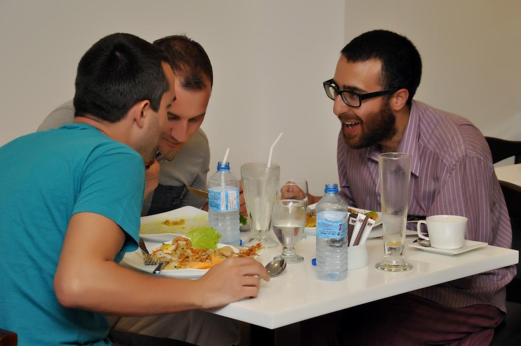 קנדי Cafe Aroma Inn מראה חיצוני תמונה